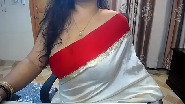 Snapshot of lady_maeda_ chatting on January 26, 2025, 10:35 pm lady maeda online show from January 26, 2025, 10:35 pm