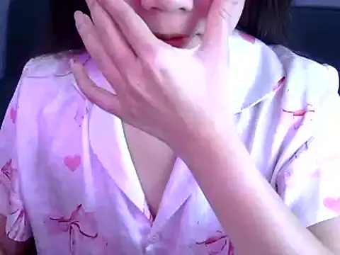 Snapshot of Bee_2k chatting on February 15, 2026, 4:57 am Bee 2k online show from February 15, 2026, 4:57 am