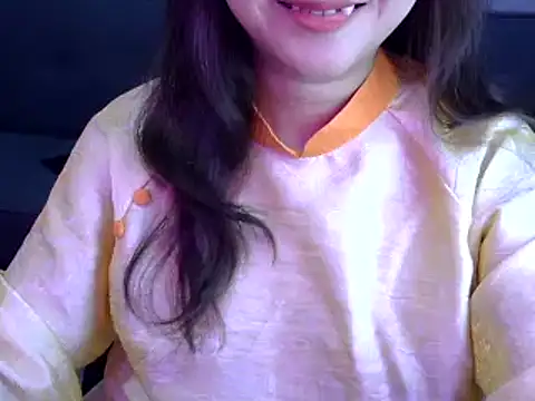 Snapshot of Bee_2k chatting on February 25, 2026, 4:34 am Bee 2k online show from February 25, 2026, 4:34 am