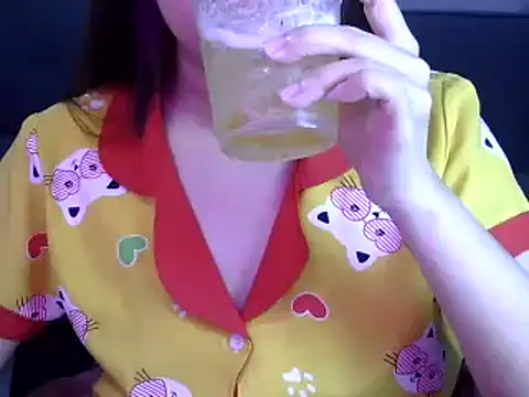 Snapshot of Bee_2k chatting on January 16, 2026, 5:11 am Bee 2k online show from January 16, 2026, 5:11 am