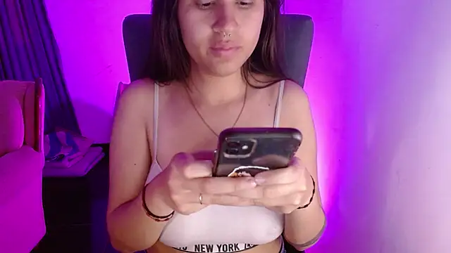 Snapshot of dominica-3 chatting on December 4, 2025, 3:05 am dominica-3 online show from December 4, 2025, 3:05 am