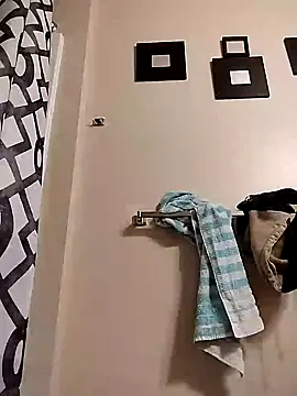 eatmeplease44 online show from October 17, 2025, 1:57 pm