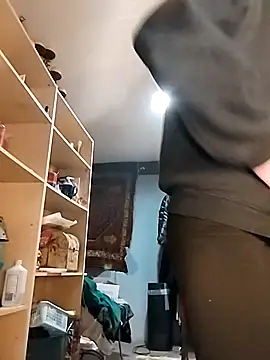 eatmeplease44 online show from April 14, 2026, 3:28 pm