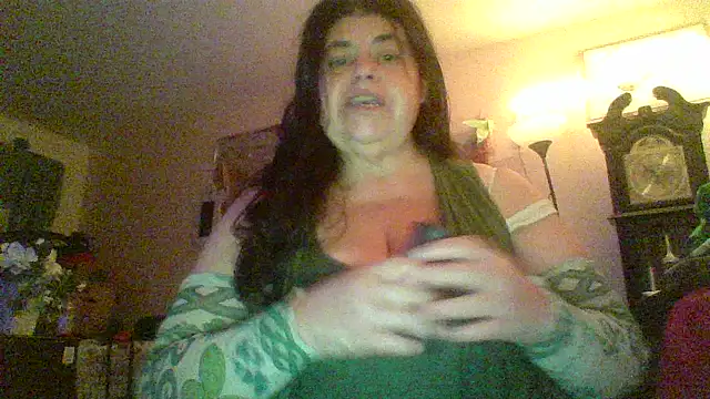 Snapshot of proprijectchampagne chatting on October 17, 2025, 12:29 pm proprijectchampagne online show from October 17, 2025, 12:29 pm