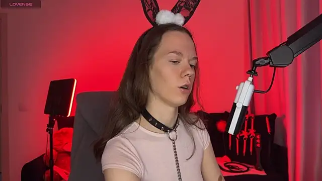 DivineBite online show from October 6, 2025, 1:23 pm