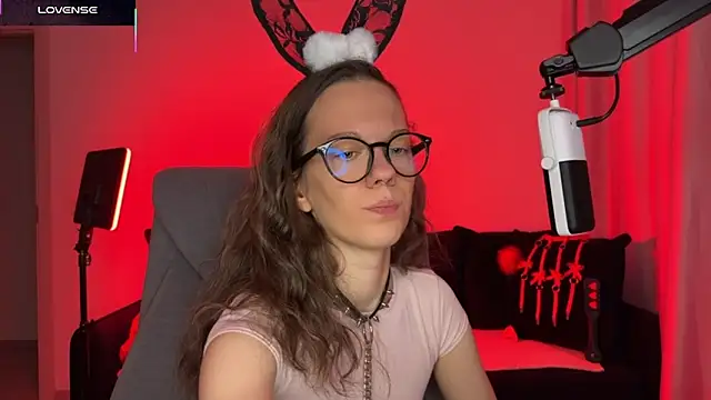 DivineBite online show from October 10, 2025, 3:46 pm