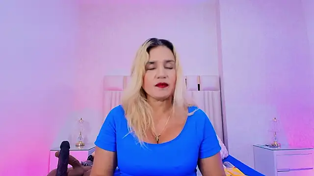  carolina fox online show from March 3, 2026, 3:02 am