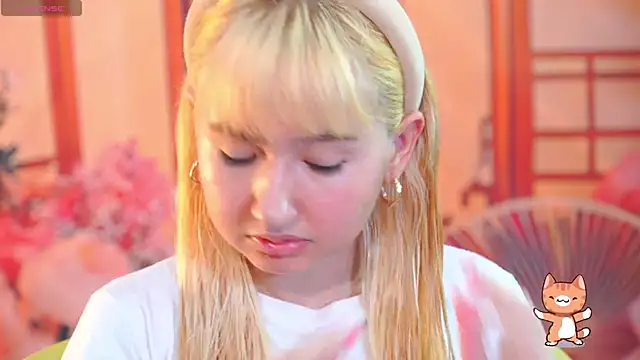 Pinkie Princes online show from December 1, 2025, 3:07 am