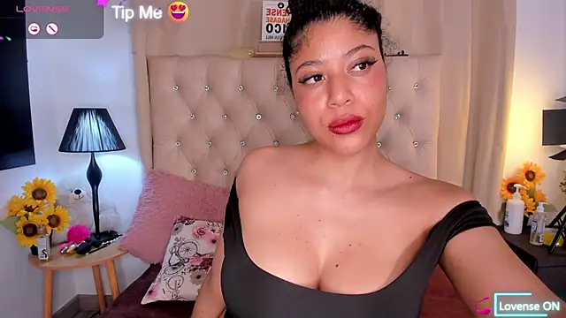 Snapshot of LilyBrunette chatting on September 11, 2025, 1:05 am LilyBrunette online show from September 11, 2025, 1:05 am