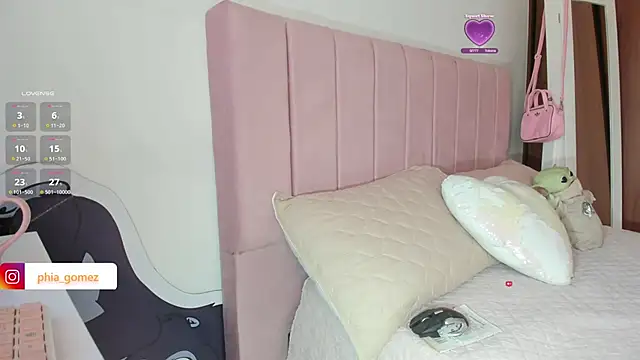 whitneyhot online show from December 16, 2025, 11:58 am