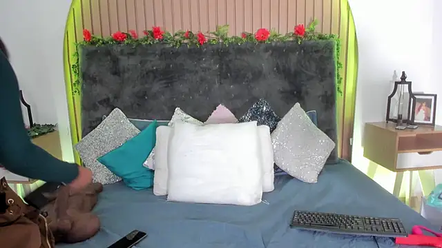 Karlagonzales  online show from March 13, 2026, 6:35 pm