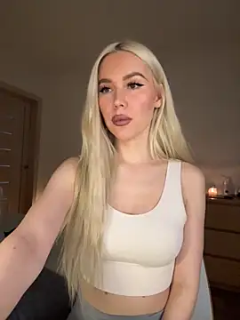 Snapshot of xDinnax chatting on November 23, 2025, 4:22 am xDinnax online show from November 23, 2025, 4:22 am