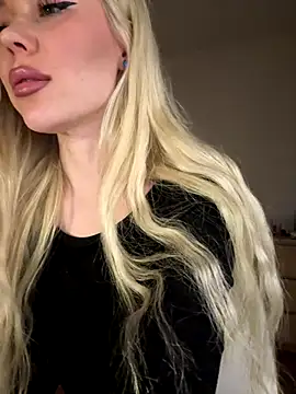 Snapshot of xDinnax chatting on December 20, 2025, 3:04 pm xDinnax online show from December 20, 2025, 3:04 pm