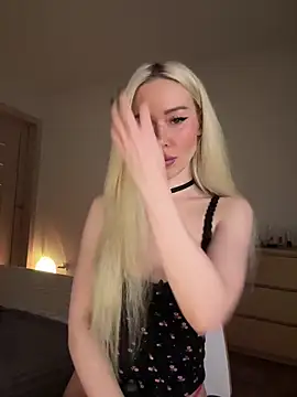 Snapshot of xDinnax chatting on December 21, 2025, 12:07 pm xDinnax online show from December 21, 2025, 12:07 pm