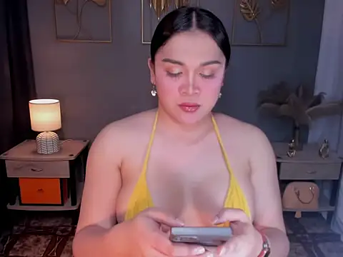 MaxeneCullens online show from October 12, 2025, 4:58 am