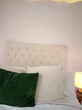 Leaberry online show from February 8, 2026, 9:45 pm