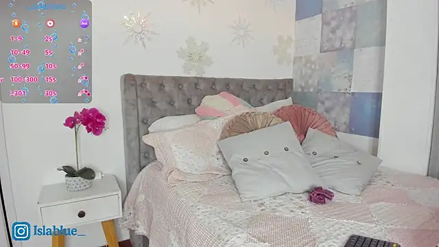 Snapshot of Kianna__ chatting on April 27, 2026, 12:41 am Kianna online show from April 27, 2026, 12:41 am