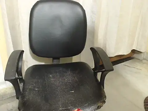 HOT CHILLY online show from December 1, 2025, 6:42 pm