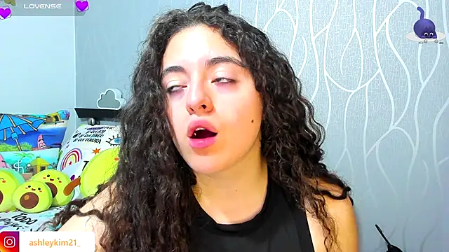 Snapshot of AshleyKim_ chatting on November 8, 2025, 10:57 pm AshleyKim online show from November 8, 2025, 10:57 pm