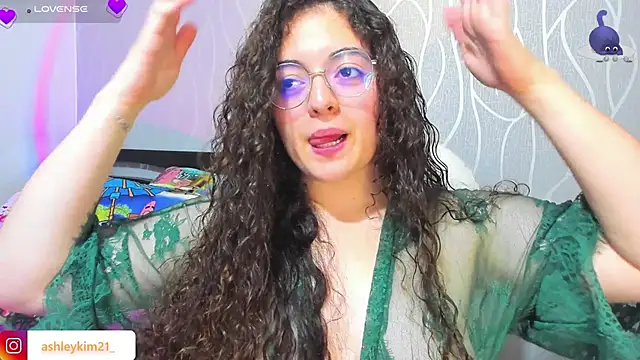 Snapshot of AshleyKim_ chatting on February 8, 2026, 12:19 am AshleyKim online show from February 8, 2026, 12:19 am