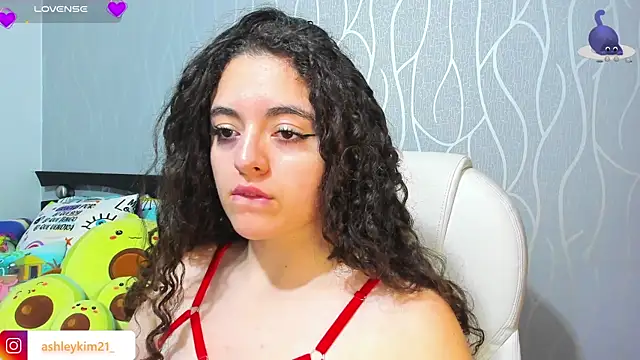 Snapshot of AshleyKim_ chatting on October 25, 2025, 11:49 pm AshleyKim online show from October 25, 2025, 11:49 pm