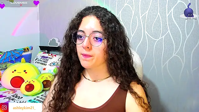 Snapshot of AshleyKim_ chatting on November 15, 2025, 11:31 pm AshleyKim online show from November 15, 2025, 11:31 pm