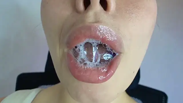 Snapshot of lisbet21x chatting on October 29, 2025, 9:47 pm lisbet21x online show from October 29, 2025, 9:47 pm