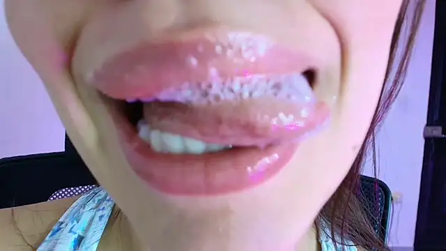 Snapshot of lisbet21x chatting on November 9, 2025, 12:09 pm lisbet21x online show from November 9, 2025, 12:09 pm