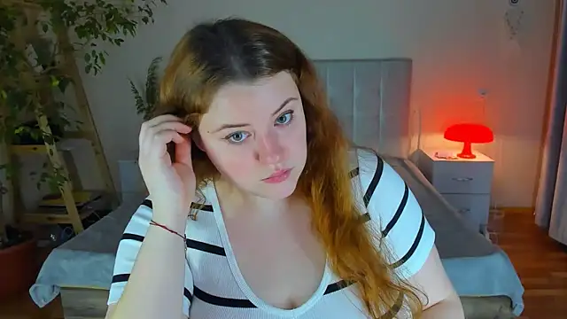 PolinaSalvatore online show from November 26, 2025, 2:17 pm