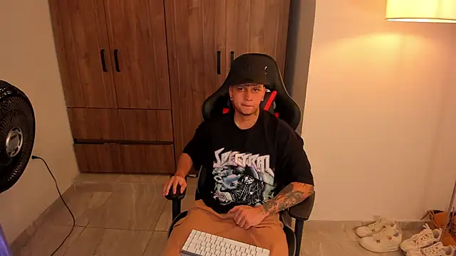 Snapshot of Jake_simons chatting on January 14, 2026, 10:08 am Jake simons online show from January 14, 2026, 10:08 am