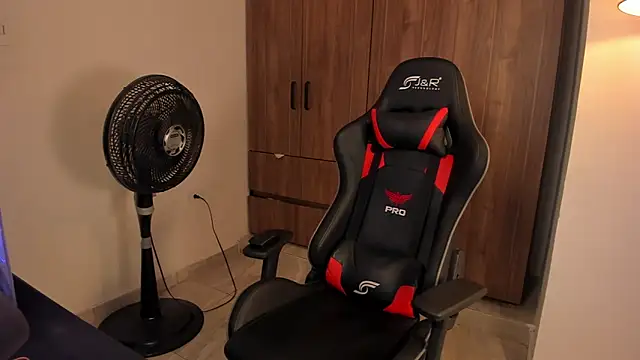 Snapshot of Jake_simons chatting on February 15, 2026, 7:51 am Jake simons online show from February 15, 2026, 7:51 am