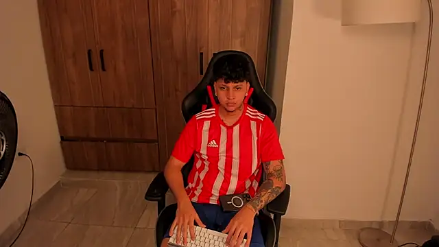 Snapshot of Jake_simons chatting on December 3, 2025, 8:19 pm Jake simons online show from December 3, 2025, 8:19 pm