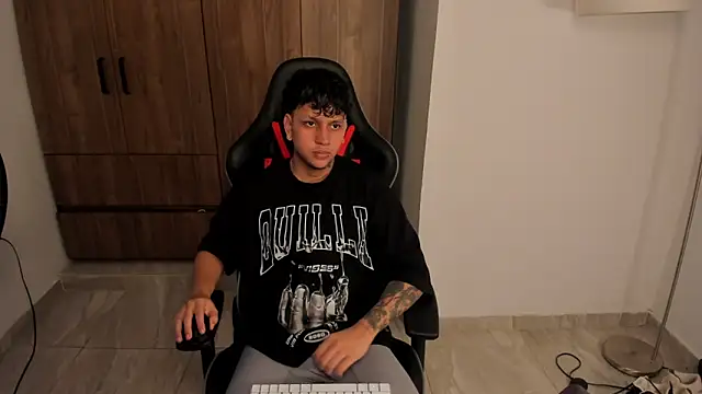 Snapshot of Jake_simons chatting on November 9, 2025, 12:58 am Jake simons online show from November 9, 2025, 12:58 am