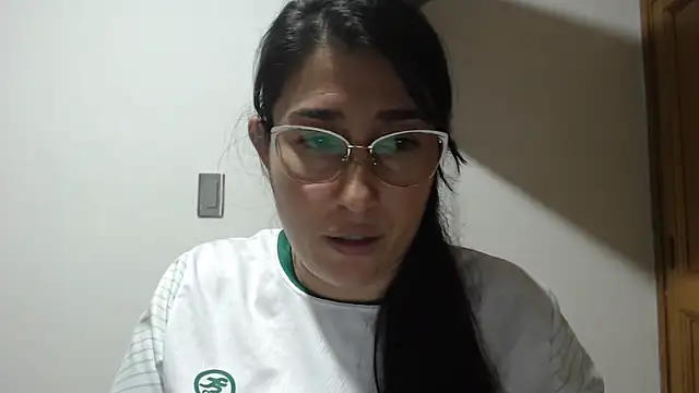 andreaisis2 online show from April 15, 2026, 11:16 pm