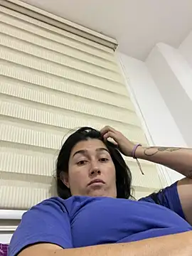 Snapshot of andreaisis2 chatting on January 10, 2025, 4:44 am andreaisis2 online show from January 10, 2025, 4:44 am