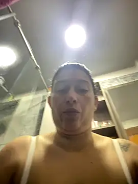 Snapshot of andreaisis2 chatting on October 24, 2025, 9:25 pm andreaisis2 online show from October 24, 2025, 9:25 pm