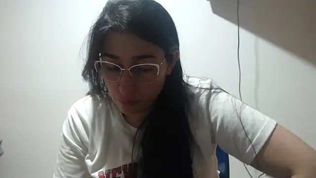 andreaisis2 online show from May 19, 2026, 1:32 am