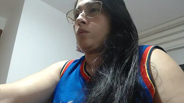 Snapshot of andreaisis2 chatting on October 23, 2025, 3:38 am andreaisis2 online show from October 23, 2025, 3:38 am