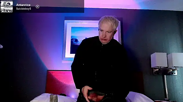 Snarfle82 online show from December 20, 2025, 6:33 pm