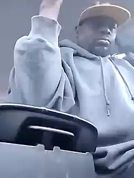 Snapshot of Daddy_hook chatting on December 20, 2024, 3:10 pm Daddy hook online show from December 20, 2024, 3:10 pm