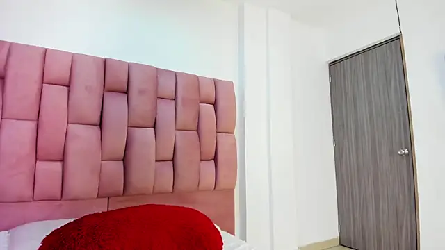 Lia sarahi online show from December 15, 2025, 12:00 pm