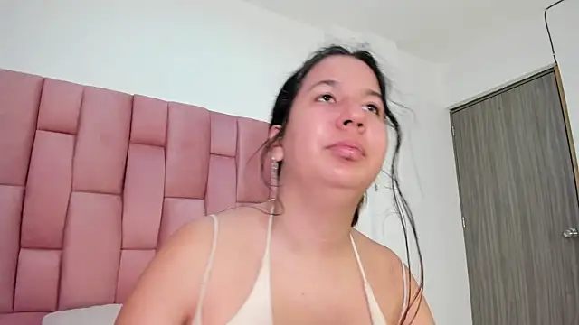 Lia sarahi online show from December 5, 2025, 11:53 am