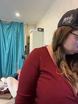 DienkaGreen online show from February 4, 2026, 11:00 pm