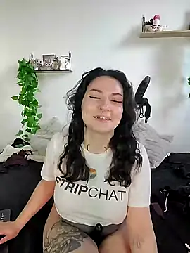 Moxxxie online show from March 22, 2025, 6:22 am