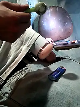 Wero4200 online show from December 15, 2025, 9:42 pm