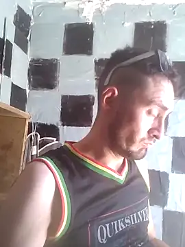 Wero4200 online show from April 14, 2026, 9:53 pm