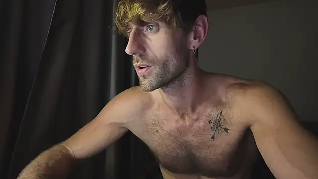 Snapshot of lukegunn chatting on November 8, 2025, 3:10 am lukegunn online show from November 8, 2025, 3:10 am