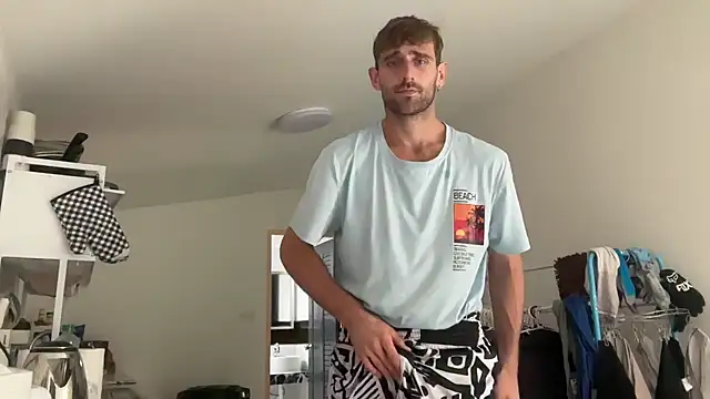 Snapshot of lukegunn chatting on December 19, 2024, 2:23 am lukegunn online show from December 19, 2024, 2:23 am