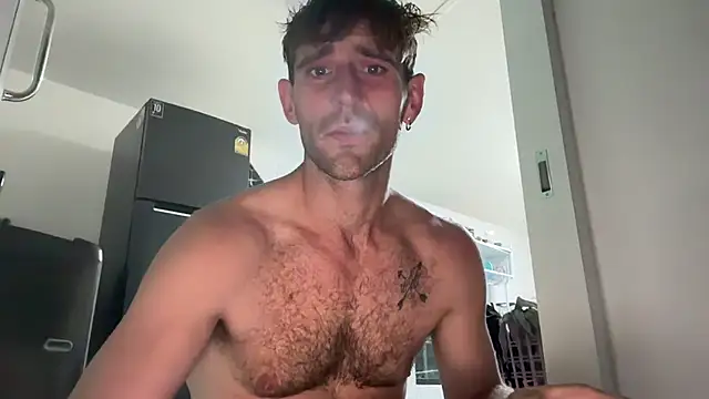 Snapshot of lukegunn chatting on January 29, 2025, 11:04 pm lukegunn online show from January 29, 2025, 11:04 pm