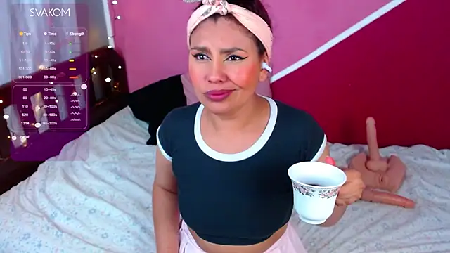 Queenamazon1 online show from January 31, 2025, 9:27 am